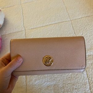 Michael Kors wallet/clutch